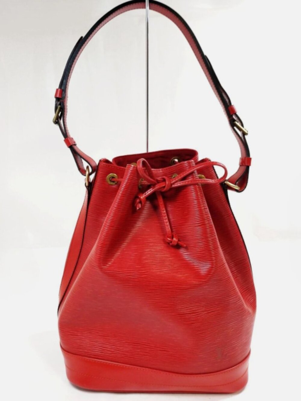 LOUIS VUITTON Noe Red Epi Leather Handbag